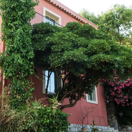 The Charming House شقة تاورمينا