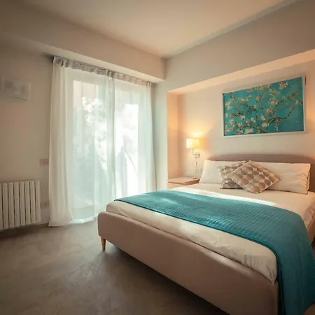 The Charming House شقة تاورمينا