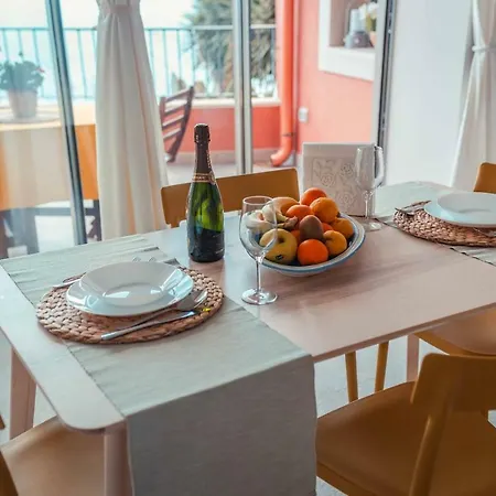 The Charming House شقة تاورمينا